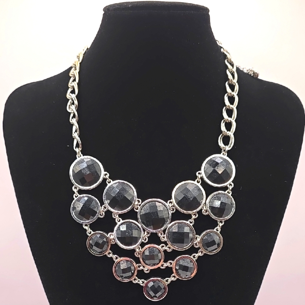 Elegant Silvertone and Black Faceted Cabochon Bib Necklace